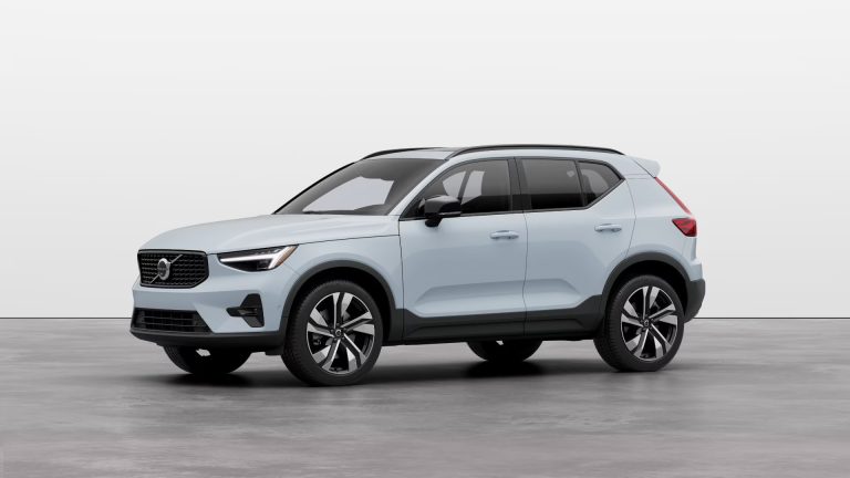 2025 Volvo XC40 (2)