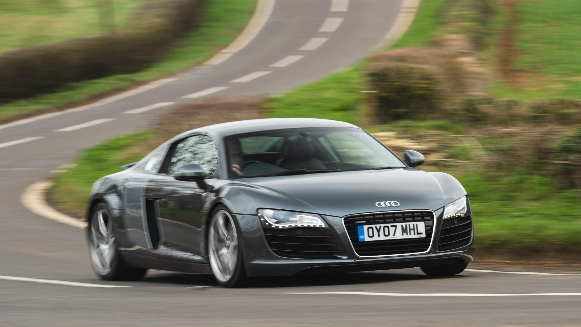 Audi R8 V8