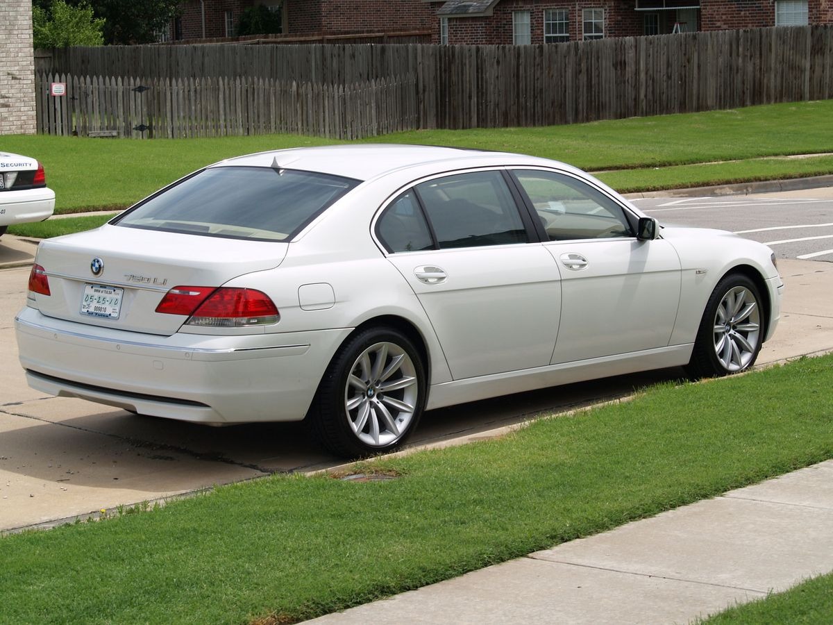 BMW 7 Series (2002–2008) BMW 7 Series (2002–2008)
