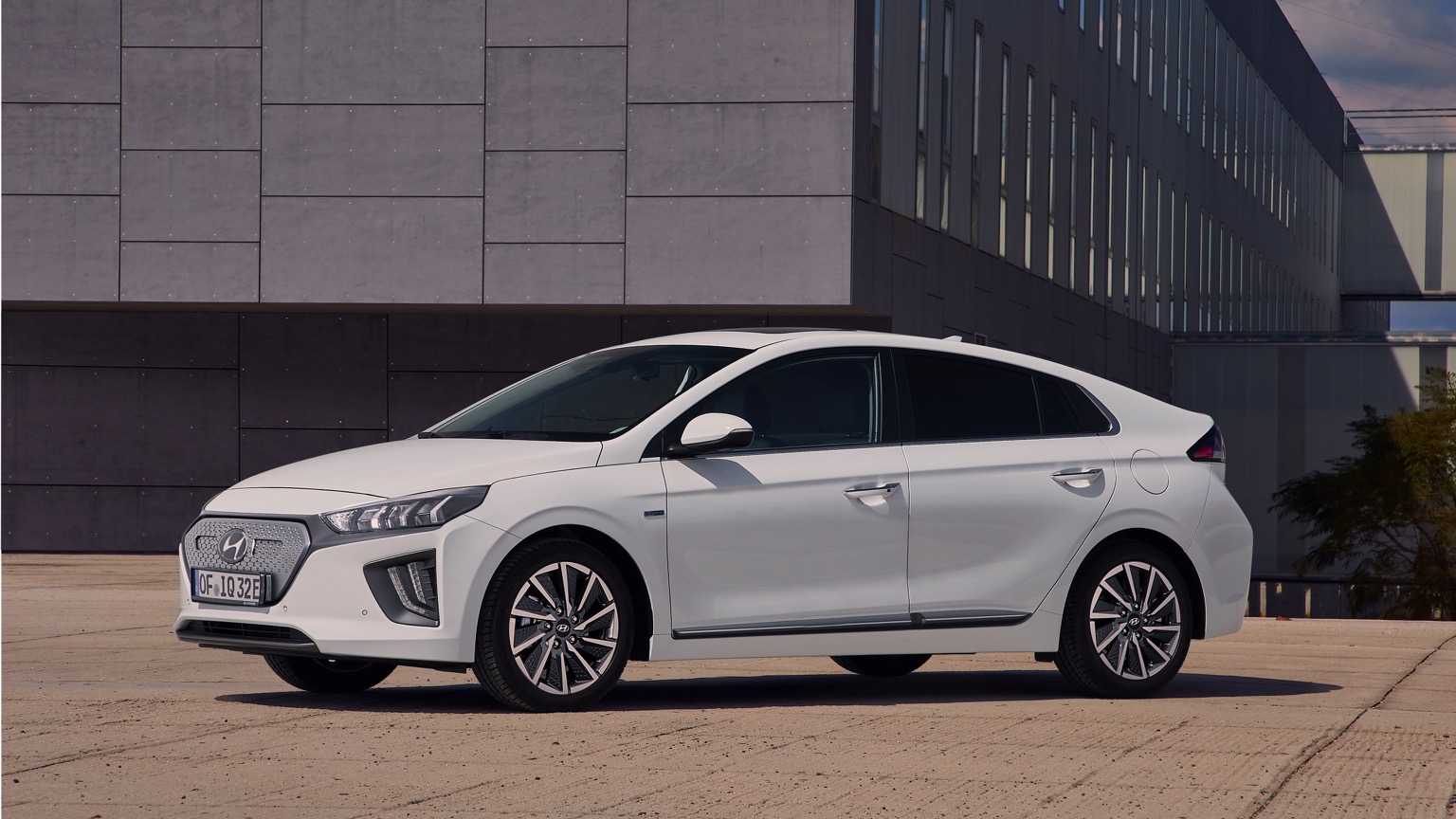 Hyundai IONIQ Electric Hyundai IONIQ Electric