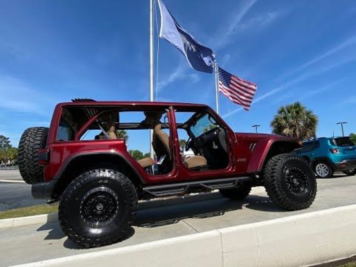 Jeep Wrangler – Removable Doors and Fold-Down Windshield Jeep Wrangler – Removable Doors and Fold-Down Windshield