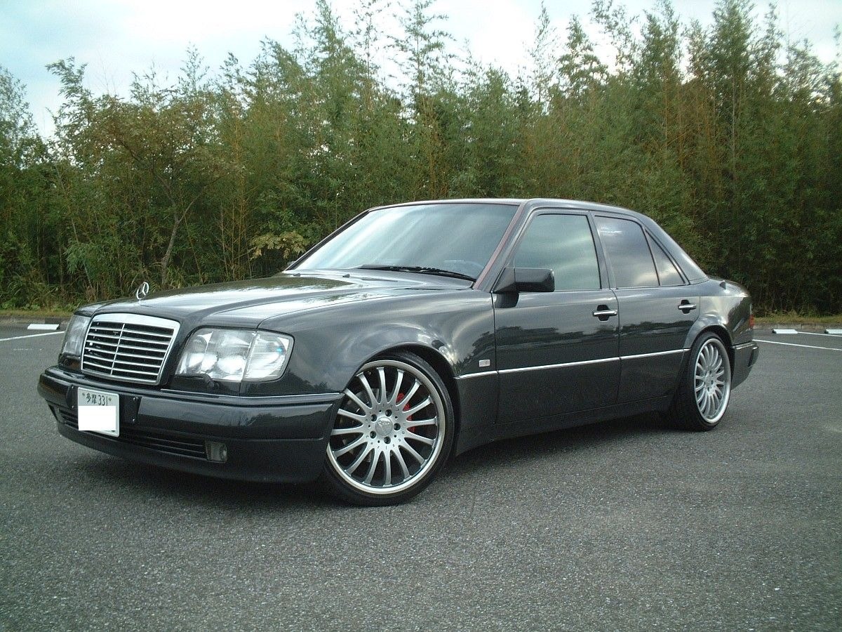 Mercedes-Benz E-Class (W124) Mercedes Benz E Class (W124) (1)