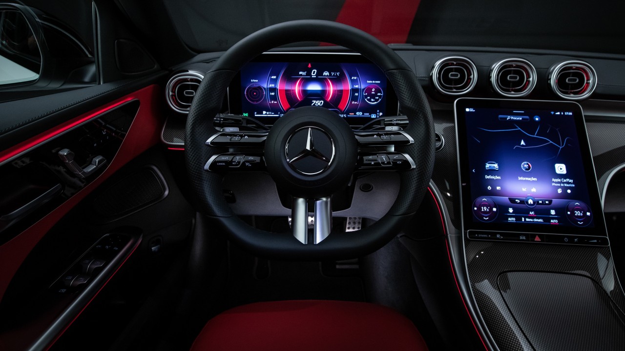 Mercedes Benz Premium Interiors With Modern Tech