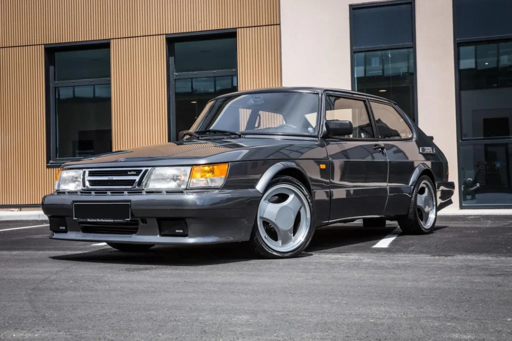 Saab 900