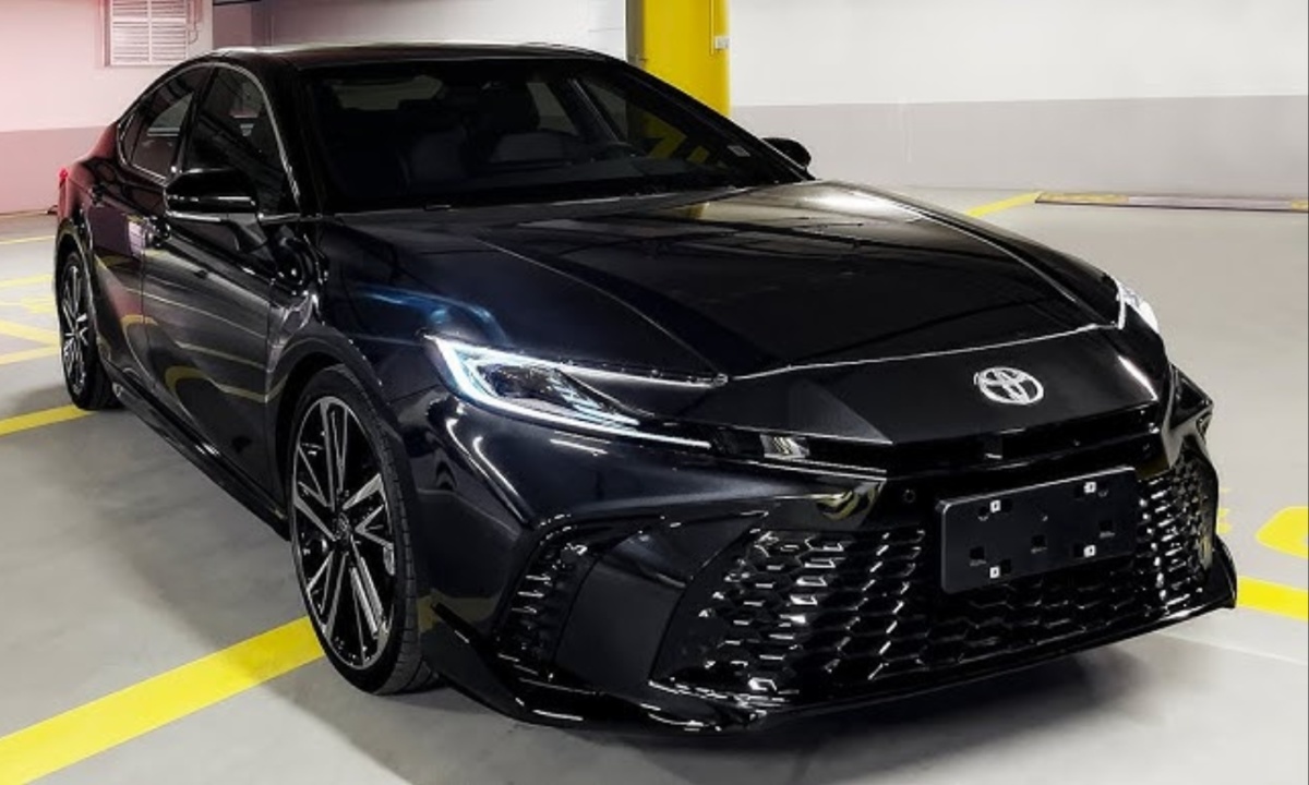 Toyota Camry (9) Toyota Camry (9)