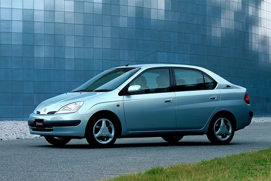 Toyota Prius (1) Toyota Prius (1)