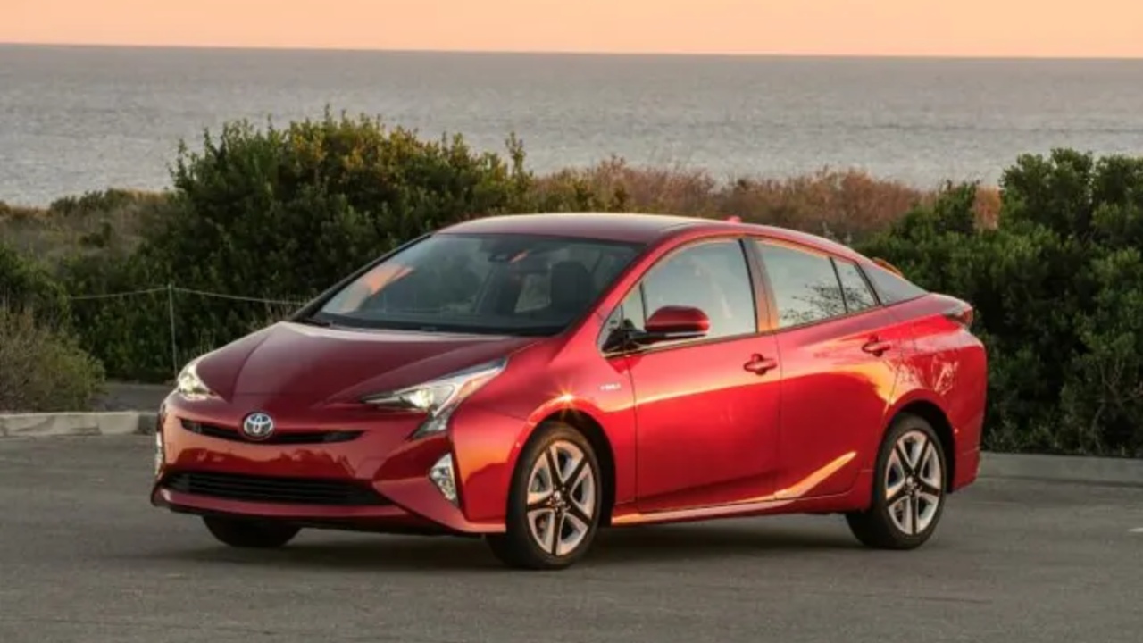 Toyota Prius (2018) Toyota Prius (2018)