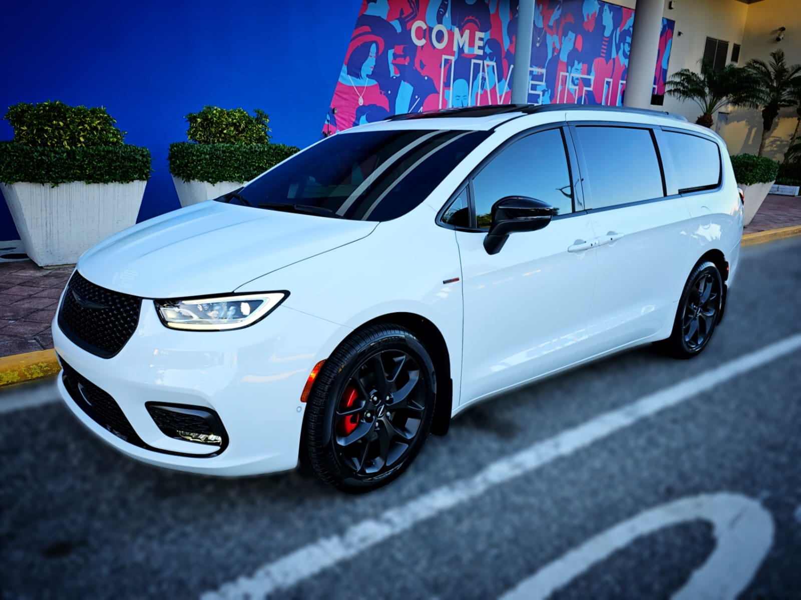 Chrysler Pacifica (tie)