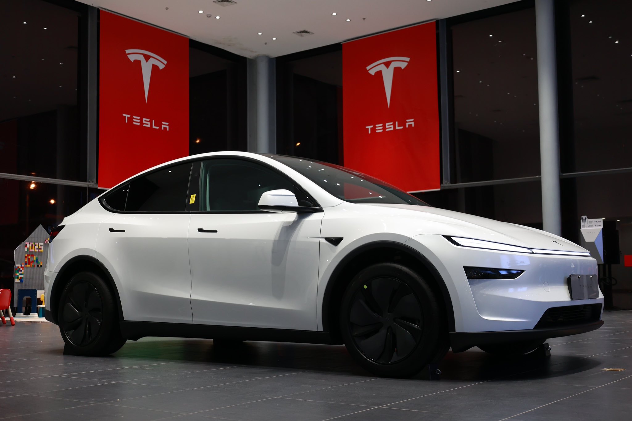 Tesla Model 3Y with MCU3