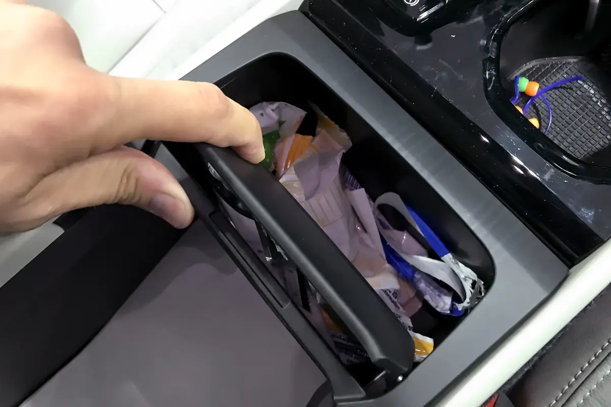 Volvo’s Family Friendly Trash Bin and Bag Hooks