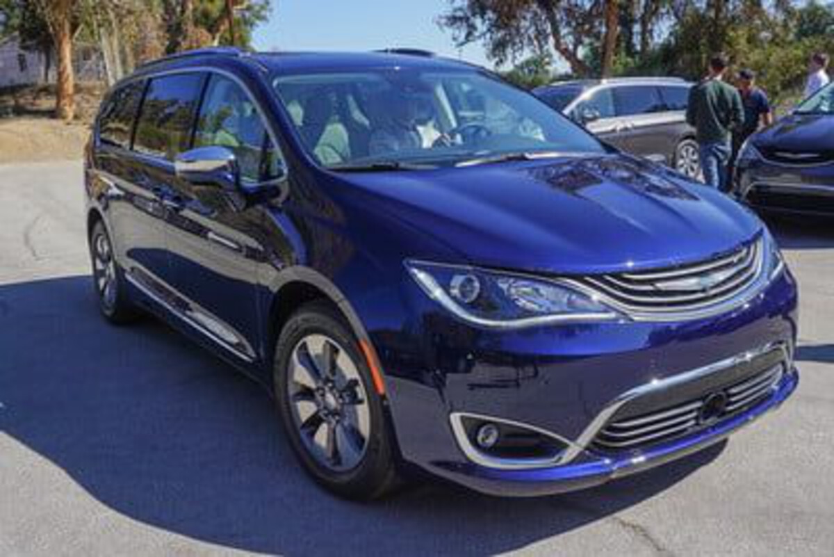 Chrysler Pacifica (Non-Hybrid Models) Chrysler Pacifica (Non-Hybrid Models)