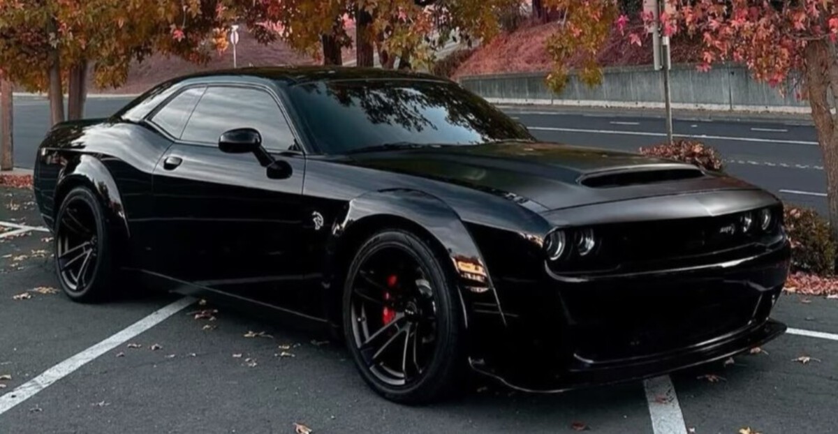 Dodge Challenger SRT Hellcat Dodge Challenger SRT Hellcat