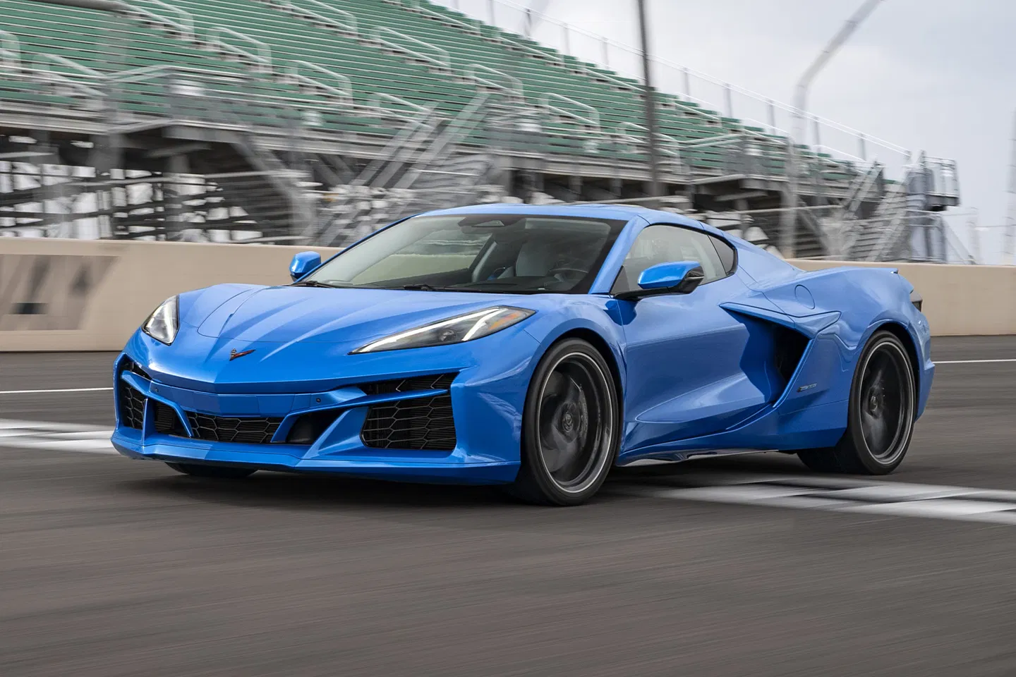 Chevrolet Corvette E Ray 2024