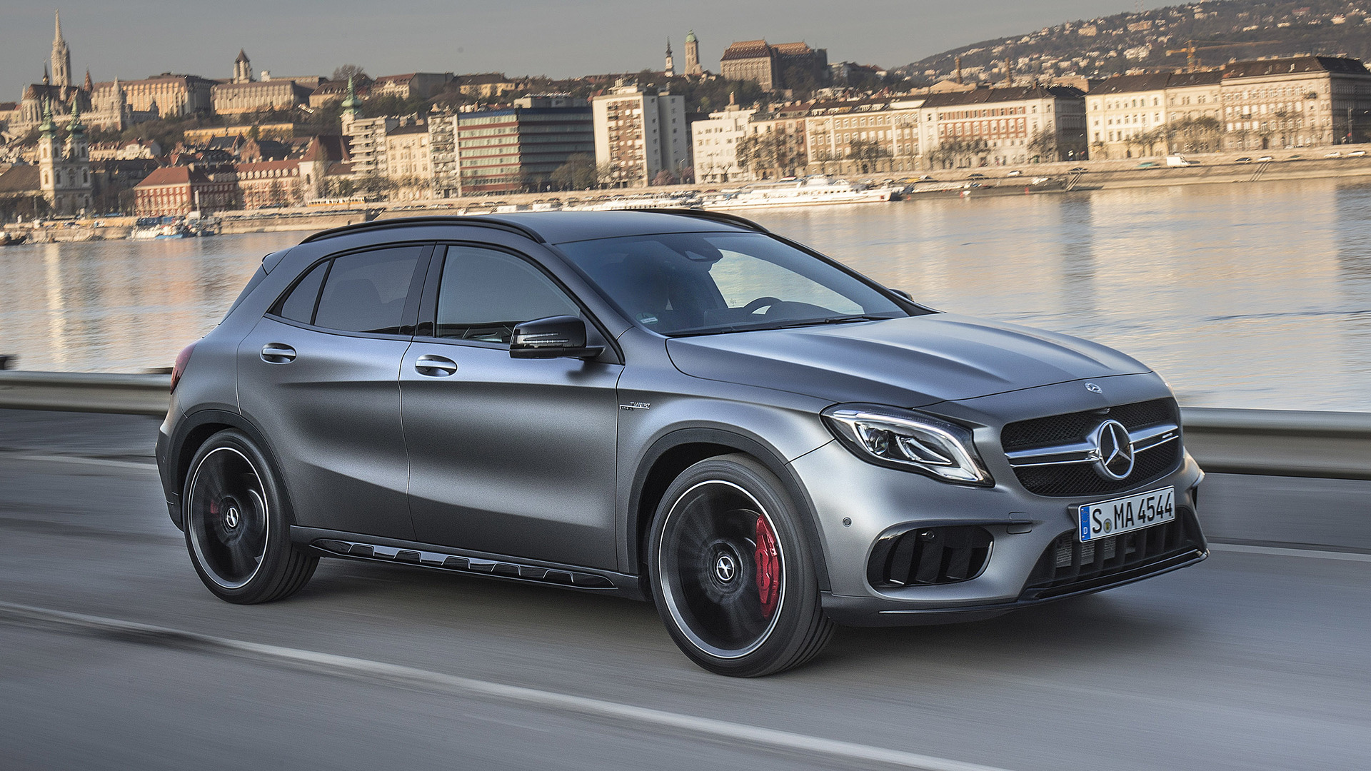 Mercedes-AMG GLA45 Mercedes-AMG GLA45
