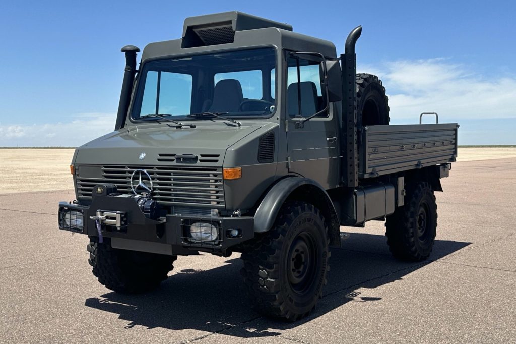 Mercedes Benz Unimog 2