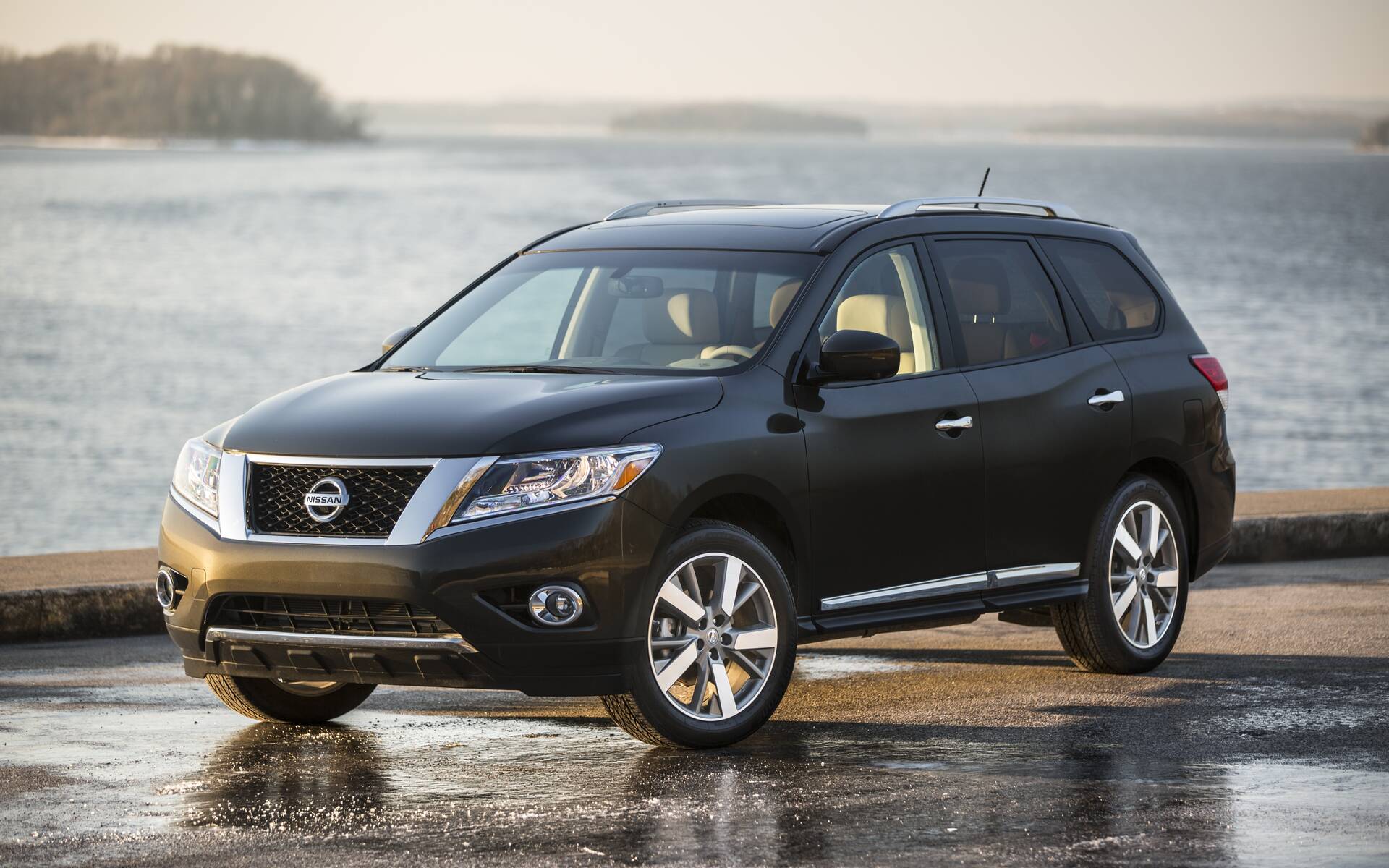 Nissan Pathfinder (2013–2020) Nissan Pathfinder (2013–2020)
