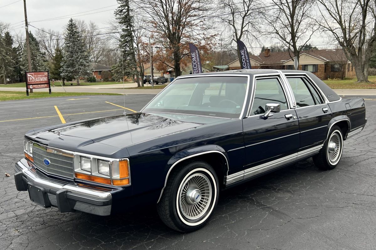 1990 Ford Crown Victoria LX