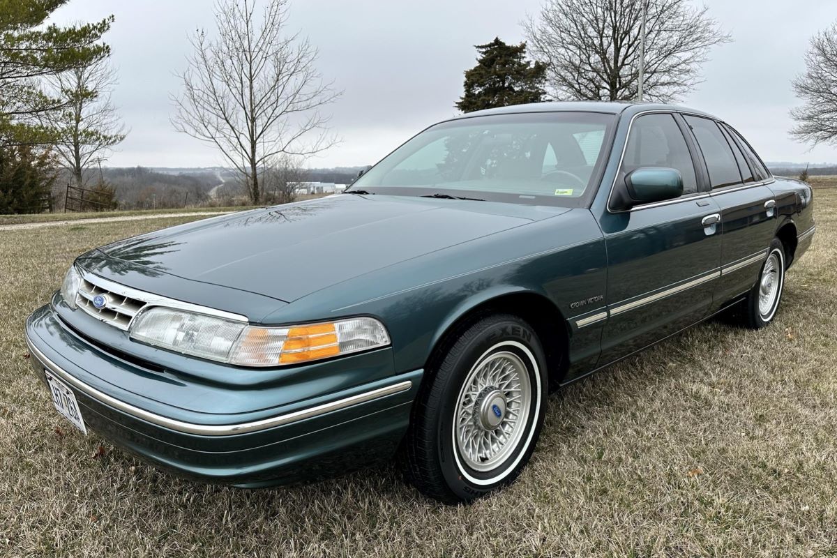 1995 Ford Crown Victoria LX