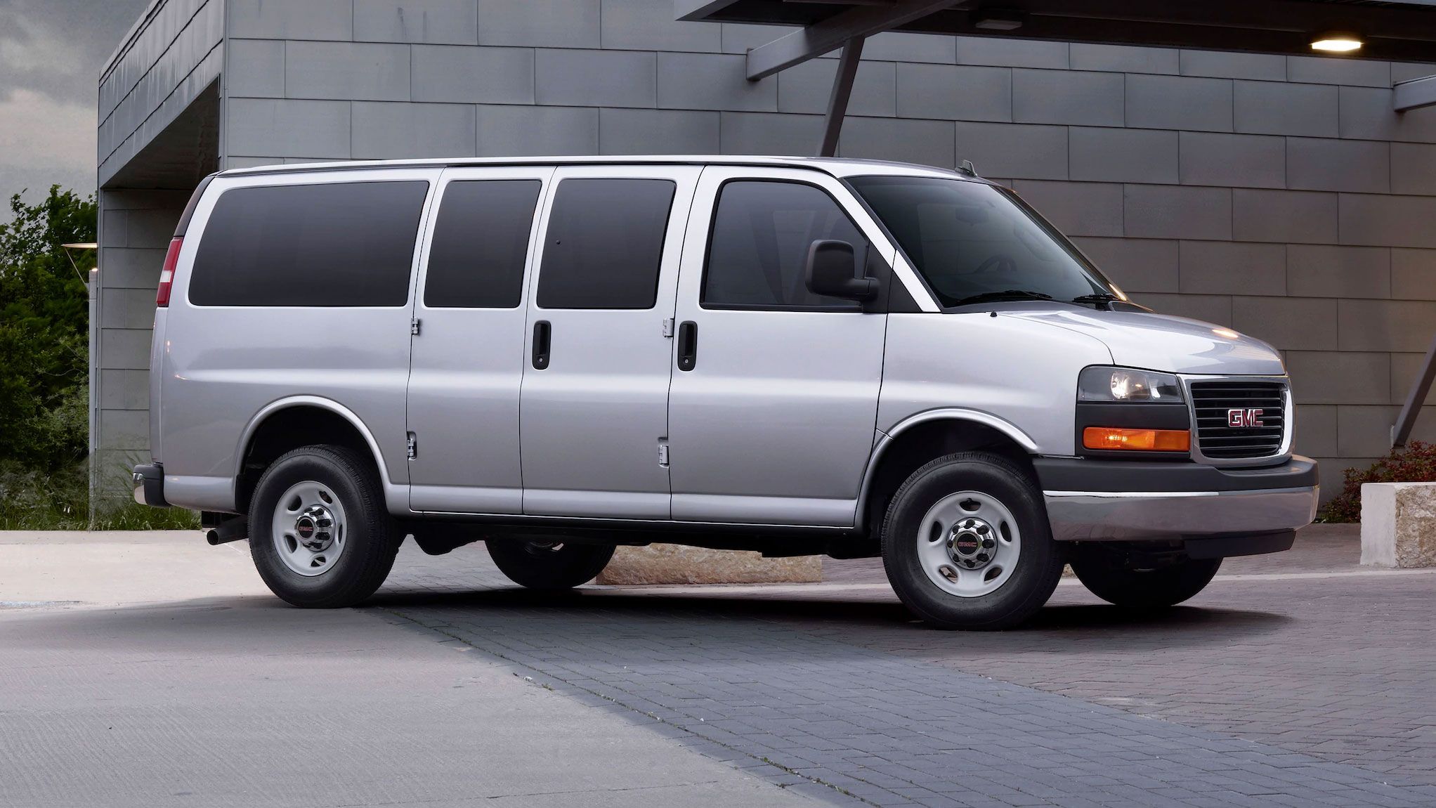 GMC Savana 3