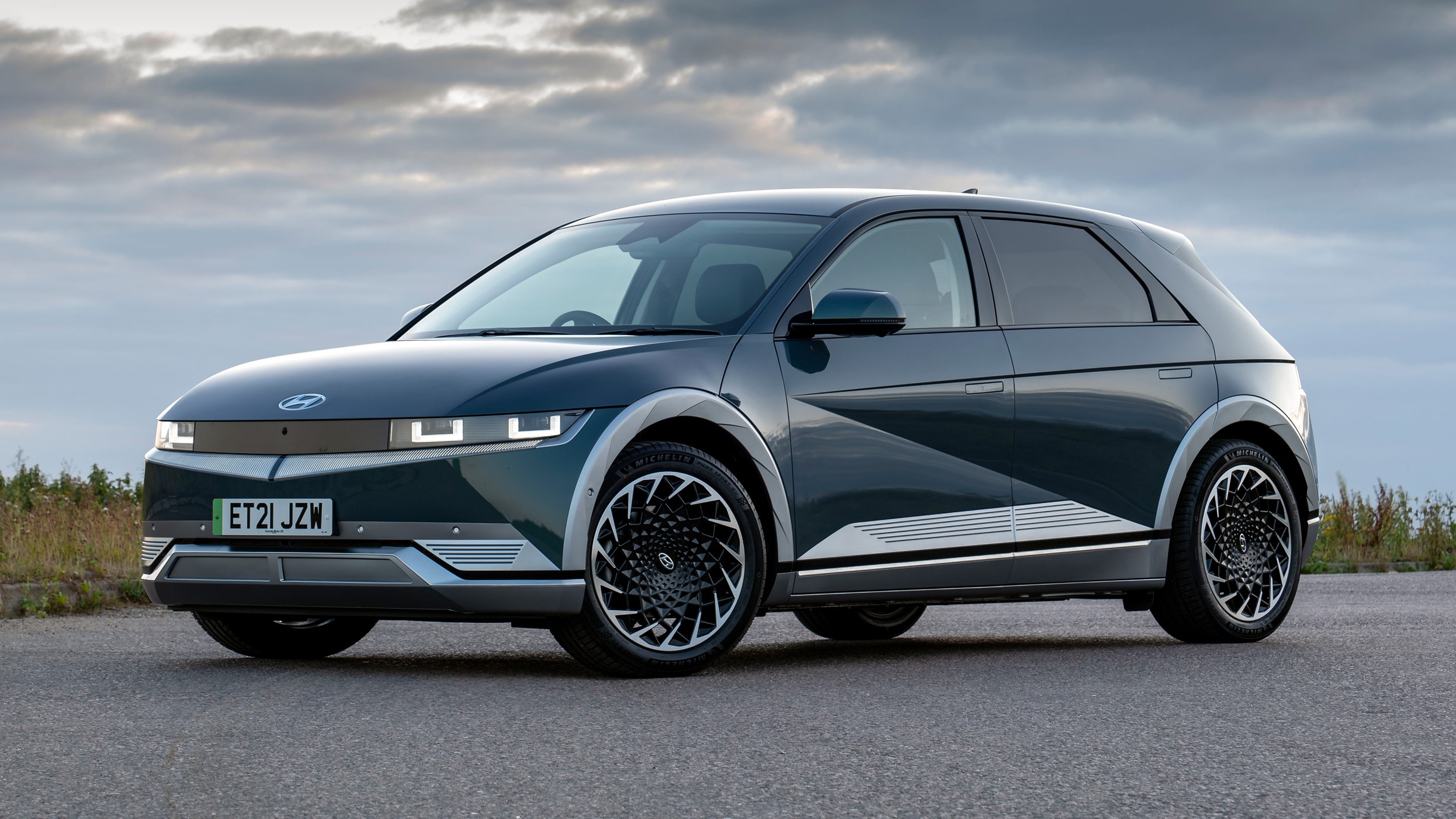 Hyundai Ioniq 5 Hyundai Ioniq 5