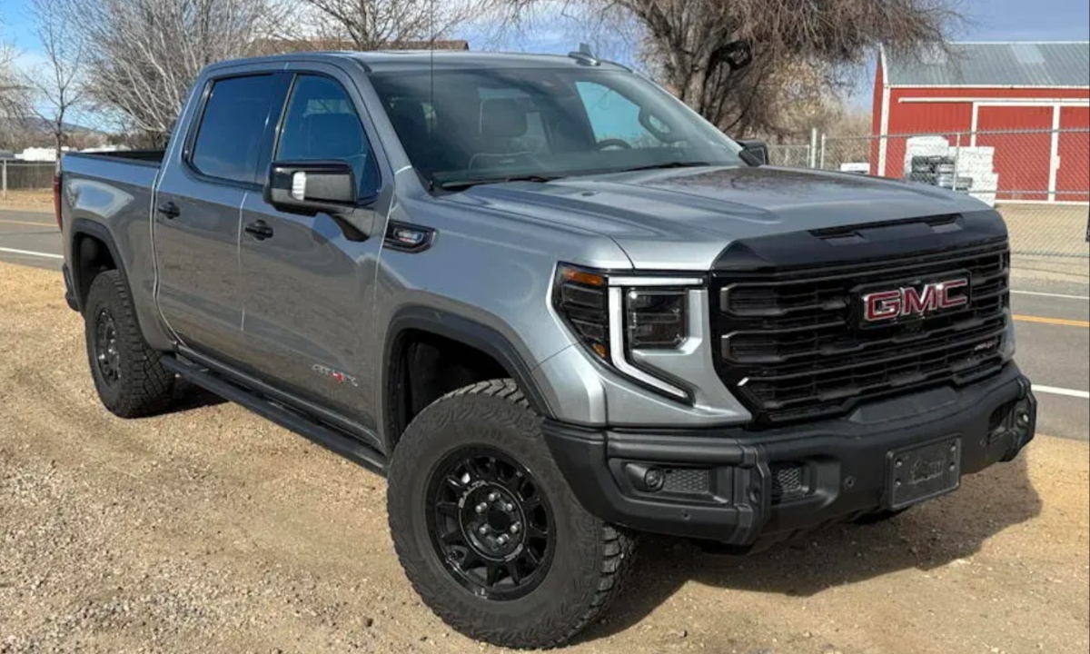 2025 GMC Sierra AT4X