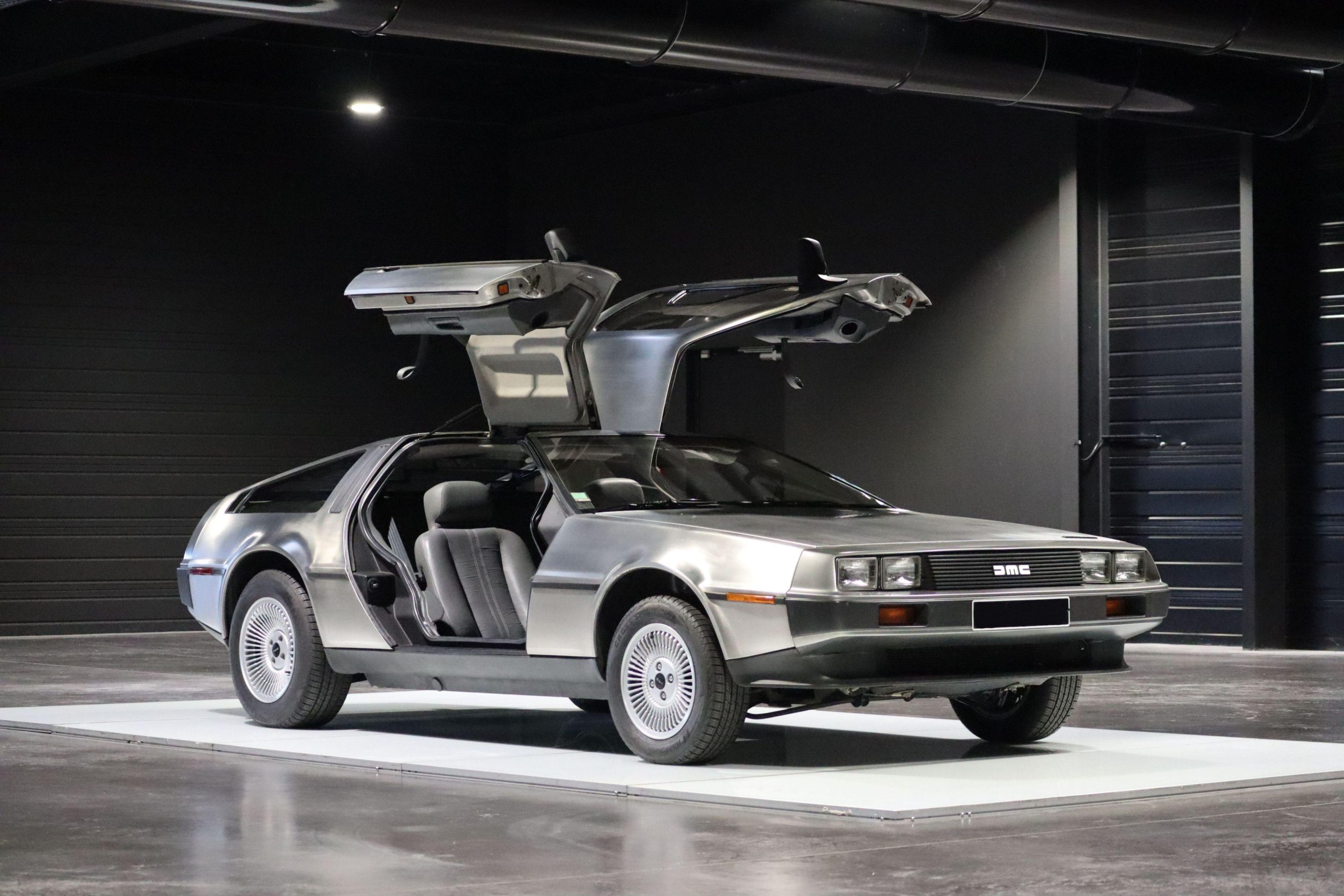 DeLorean DMC 12