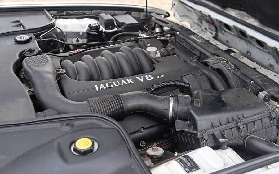 Jaguar AJ V8