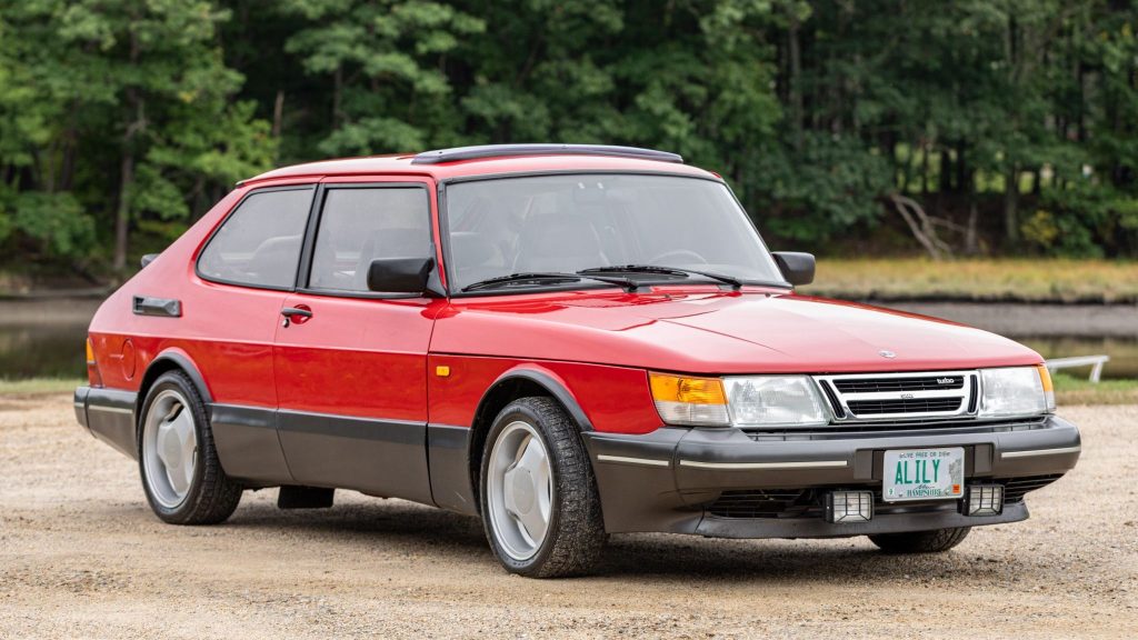 Saab 900