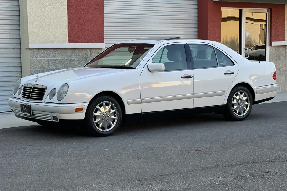 1993–1996 Mercedes Benz E Class 1993–1996 Mercedes-Benz E-Class