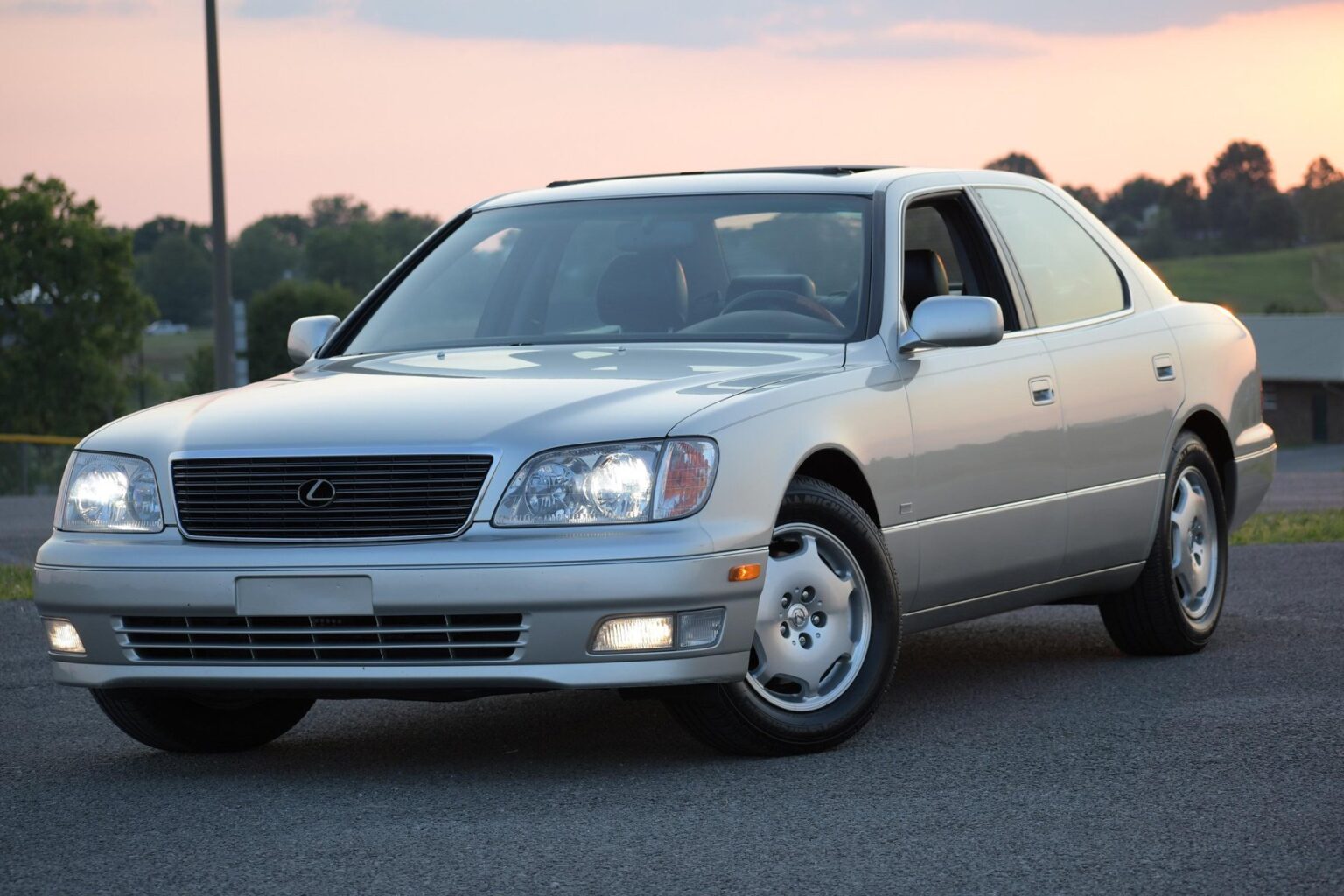 2000 Lexus LS 400