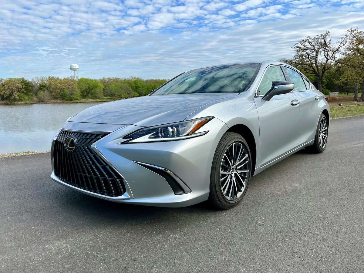 2023 Lexus ES 300h