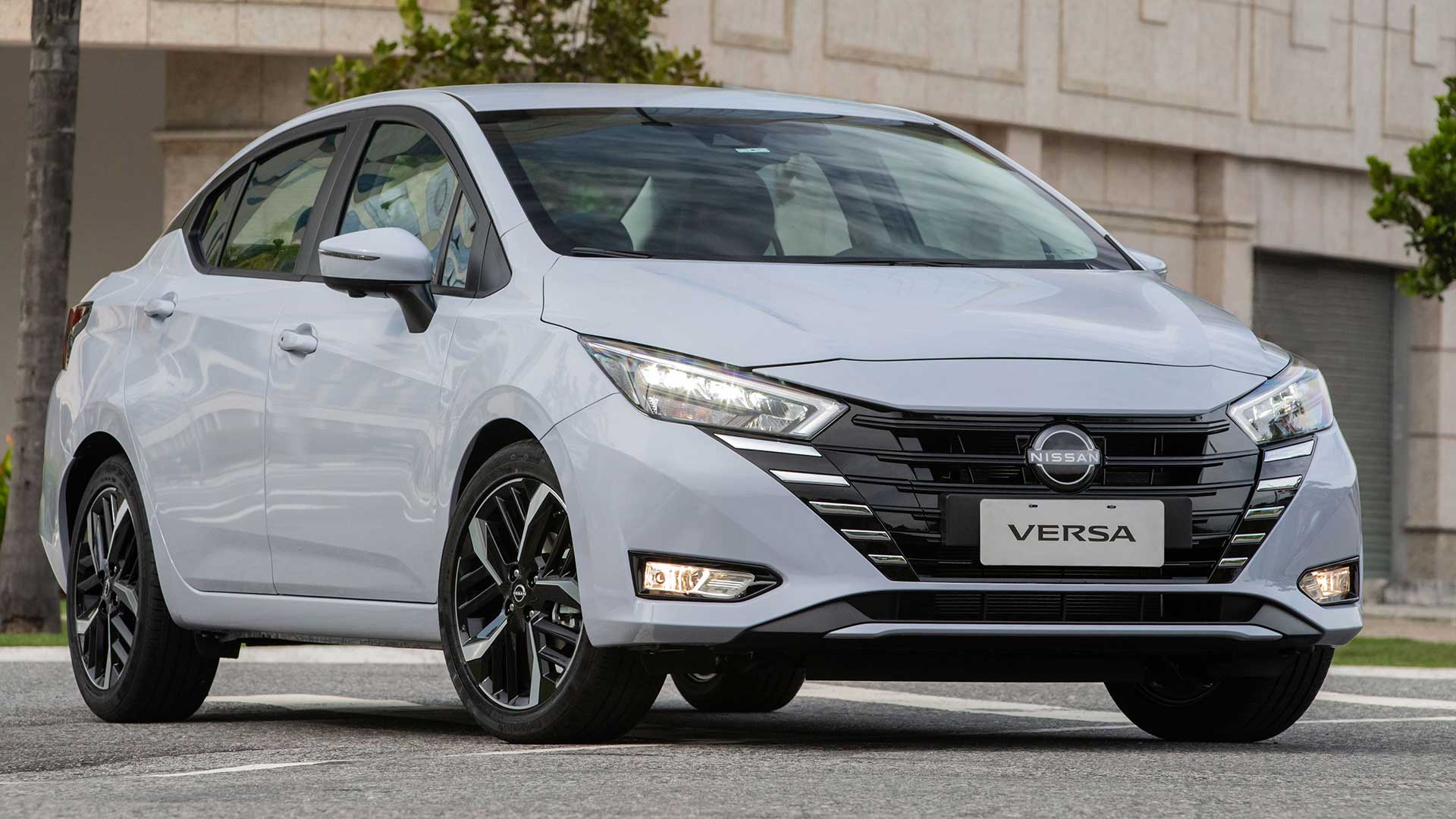 2025 Nissan Versa 2
