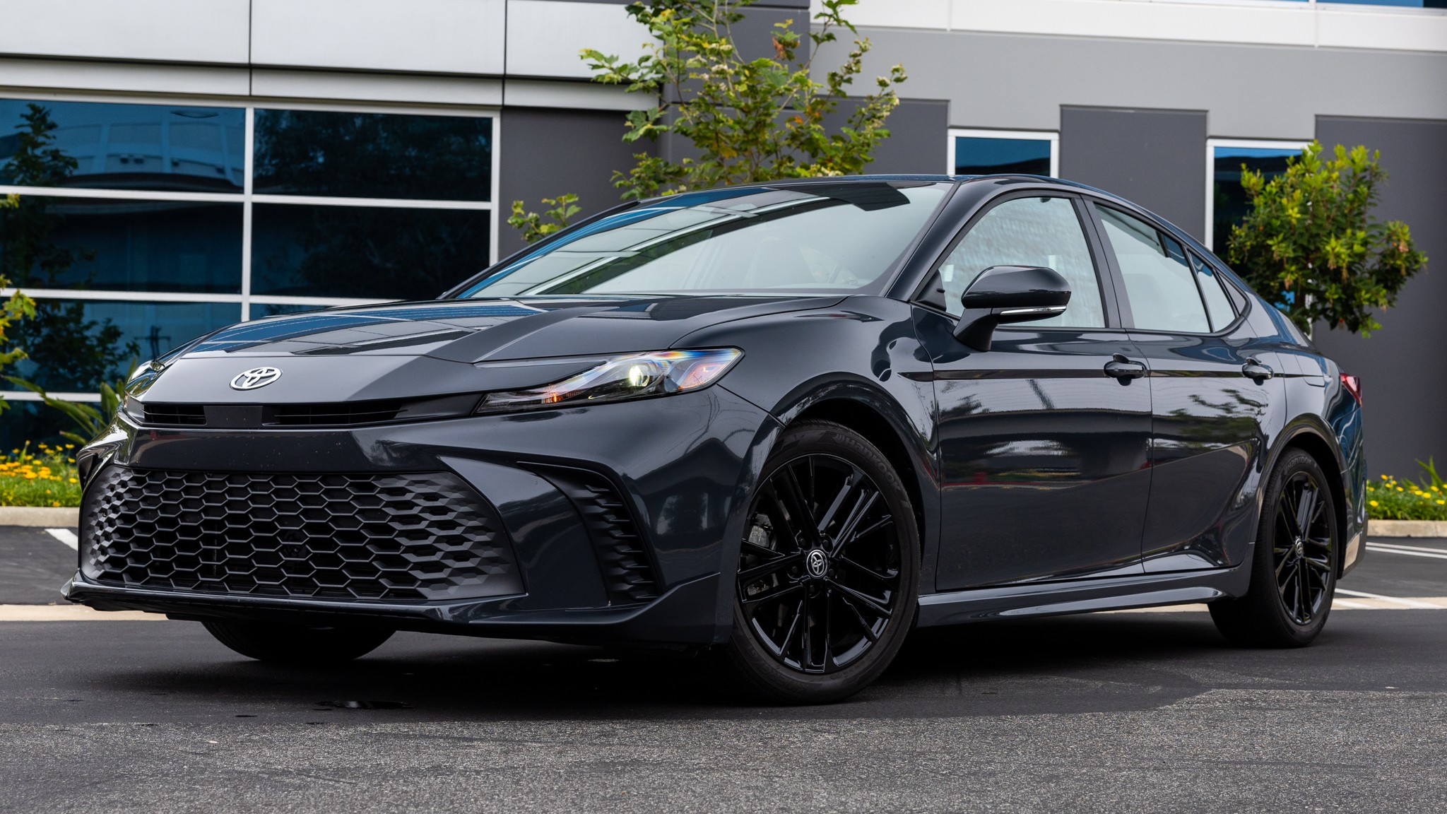 2025 Toyota Camry HEV FWD