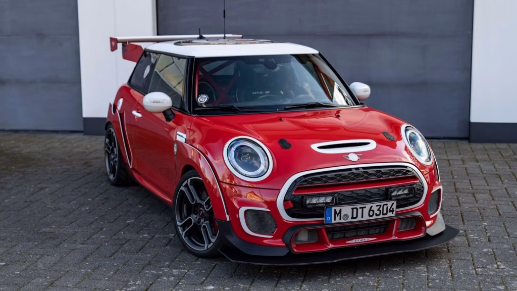 MINI Cooper (BMW Revival)