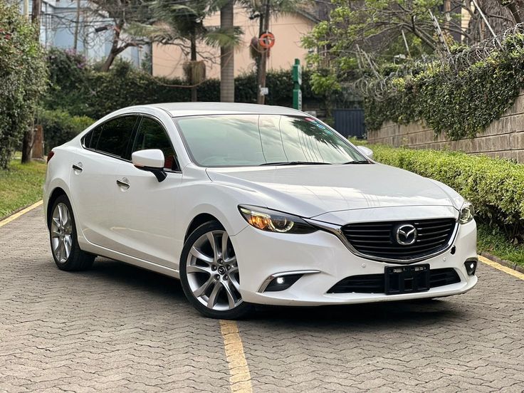 Sedans That Stay Refined After Years vs 5 That Don’t