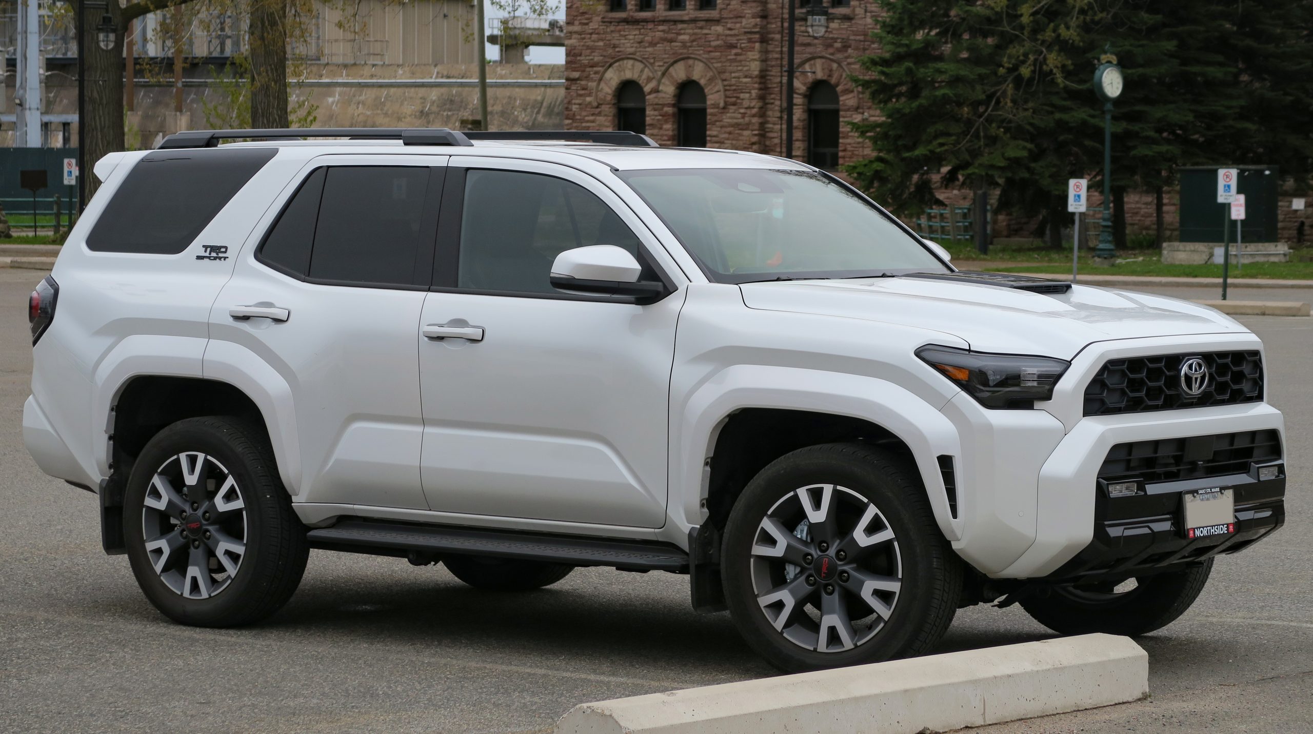 Toyota 4Runner (2016–2023) Toyota 4Runner (2016–2023)