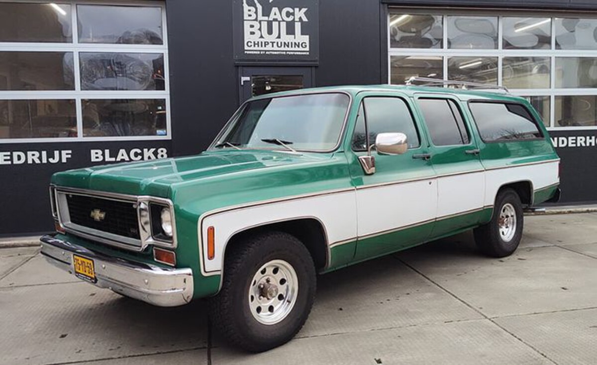 Chevrolet Suburban (1973–1979)