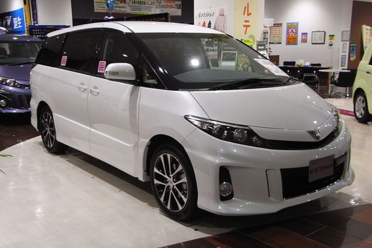 Toyota Estima (2015)