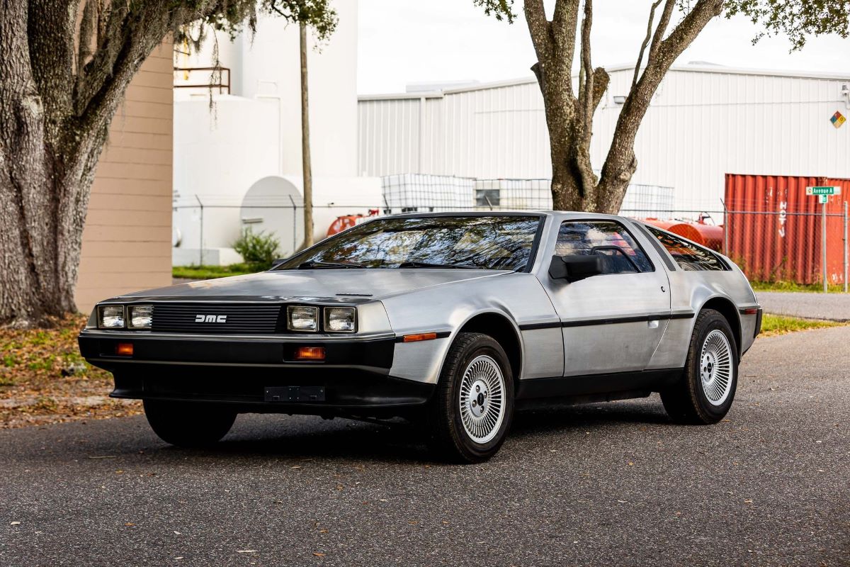 1982 DeLorean DMC 12