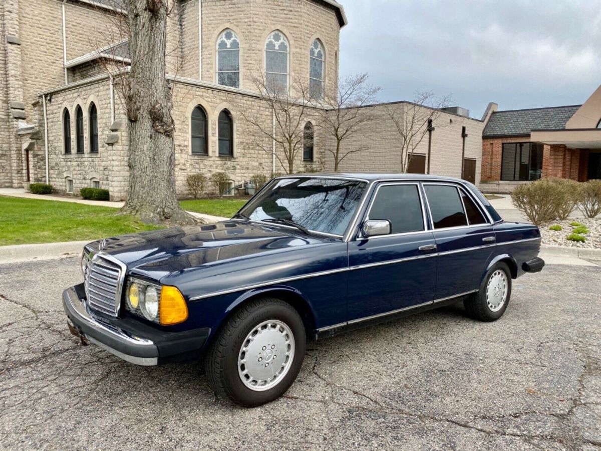 1983 Mercedes Benz 300D Turbo Diesel (W123)