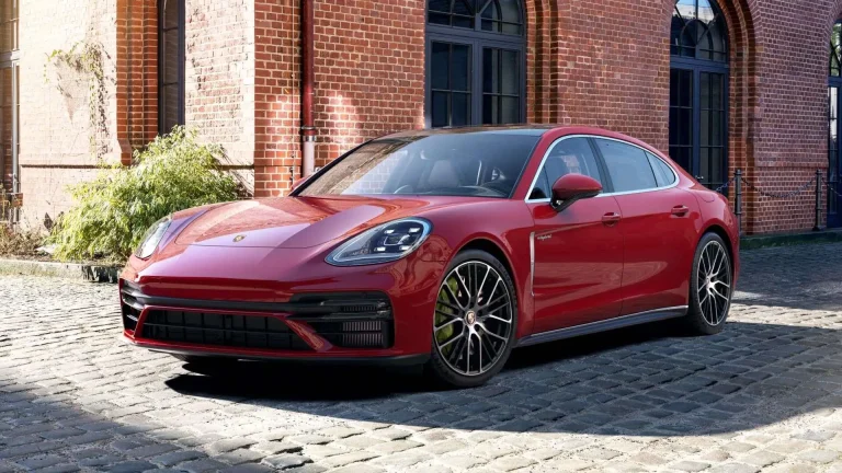 2022 Porsche Panamera Turbo S E-Hybrid