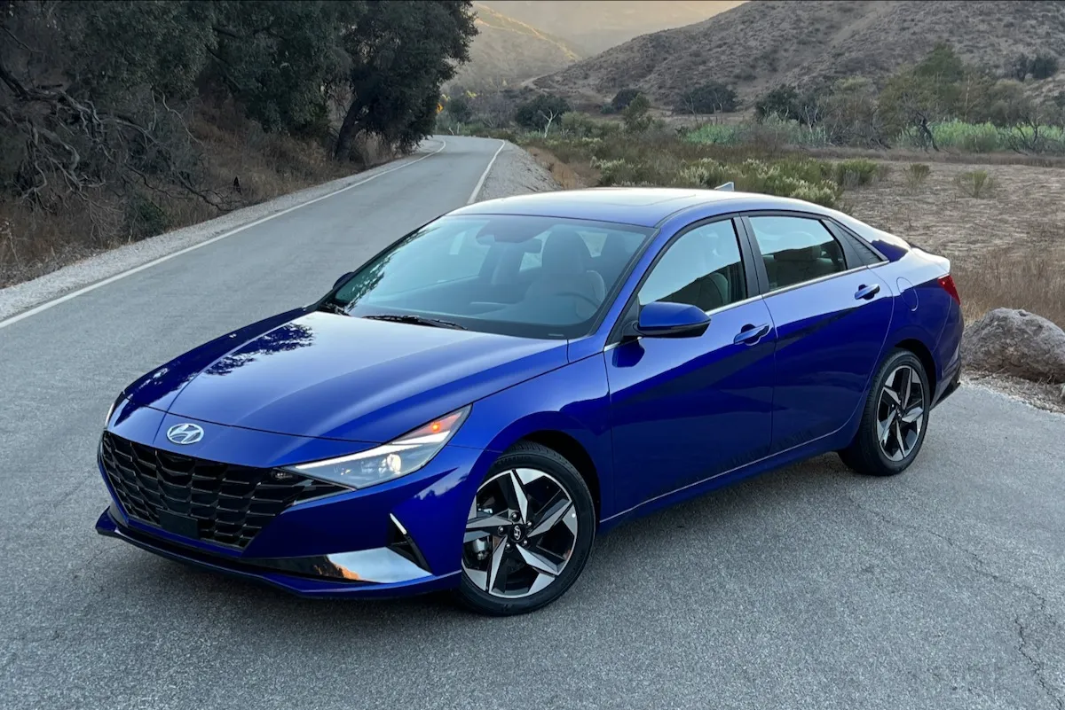 2023 Hyundai Elantra SE