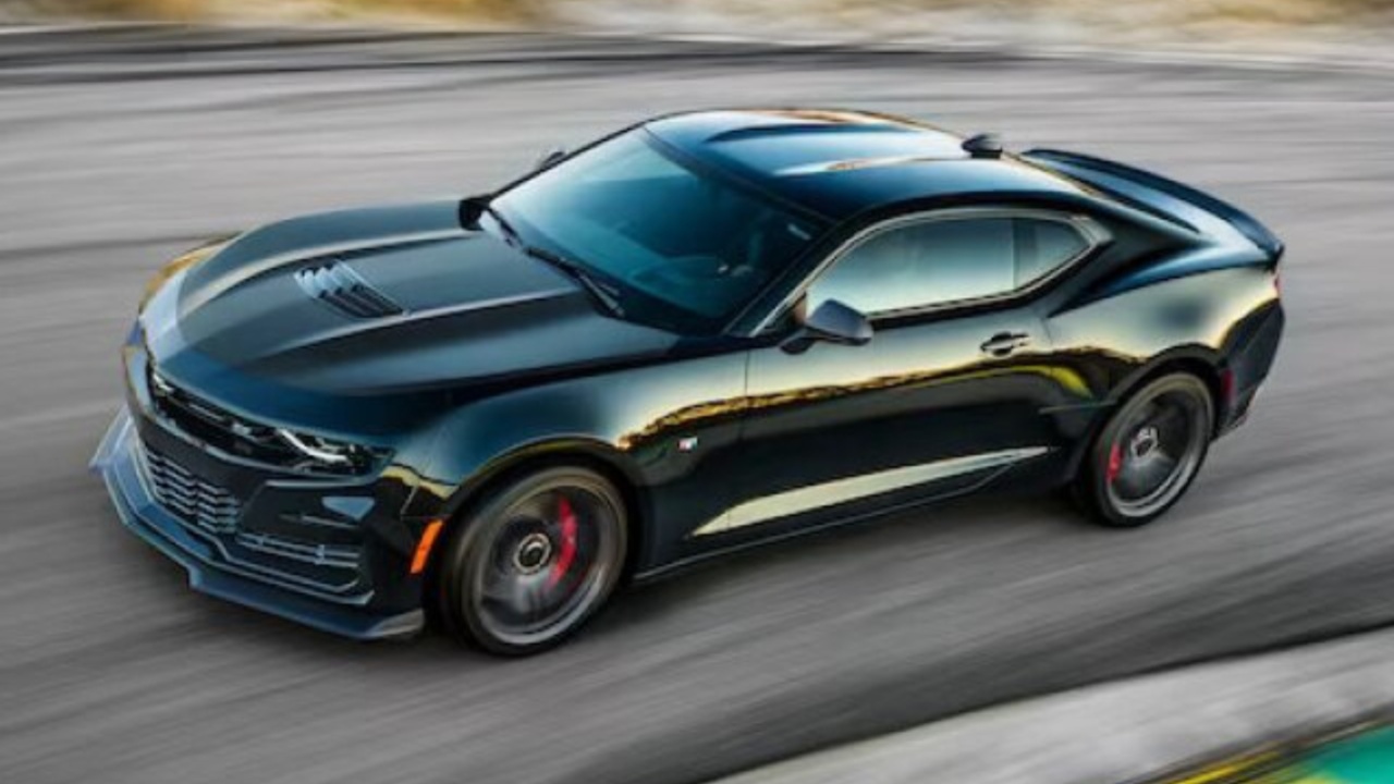 2024 Chevrolet Camaro (2) 2024 Chevrolet Camaro