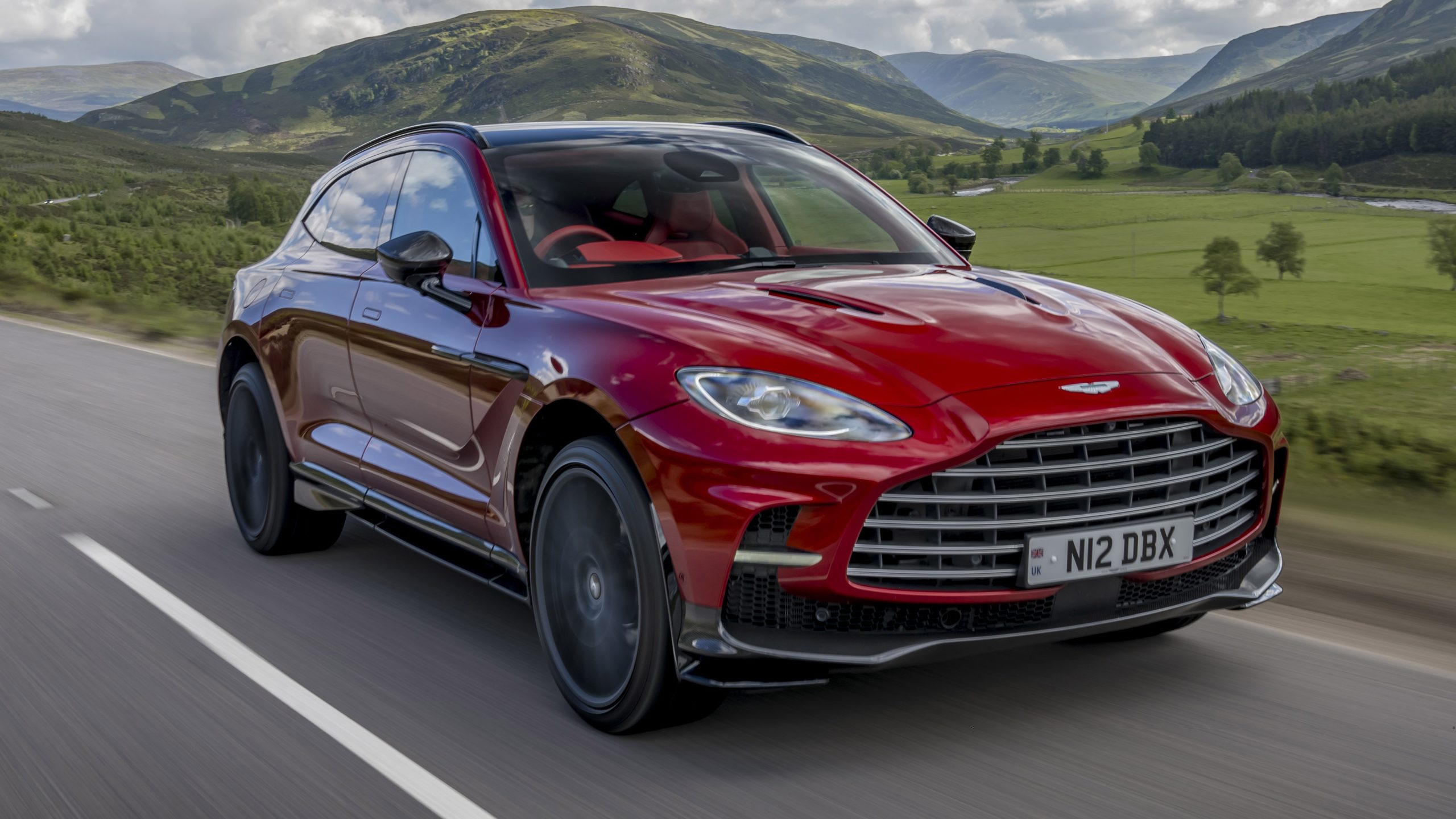 Aston Martin DBX S