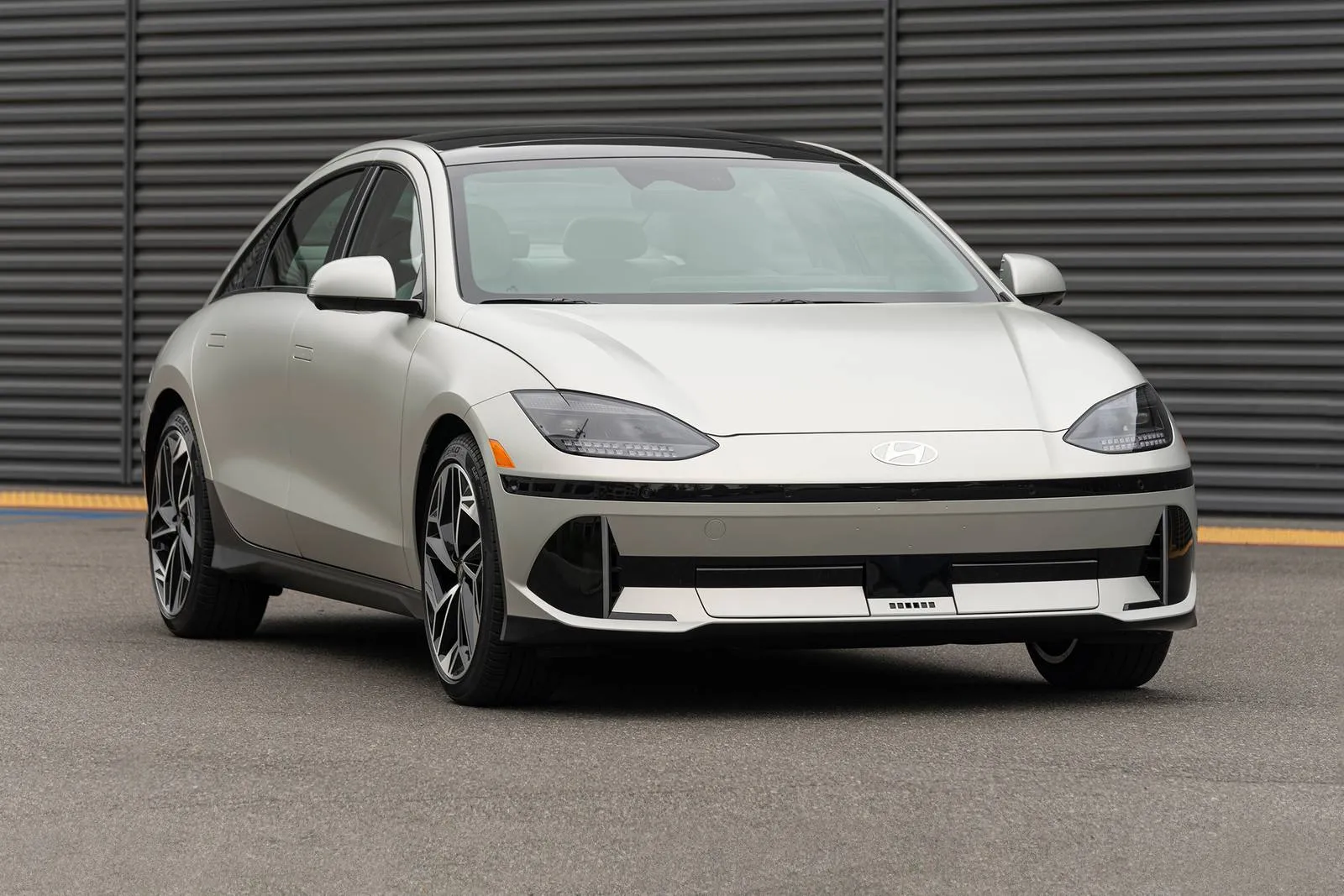 Hyundai Ioniq 6 Long Range AWD Hyundai Ioniq 6 Long Range AWD