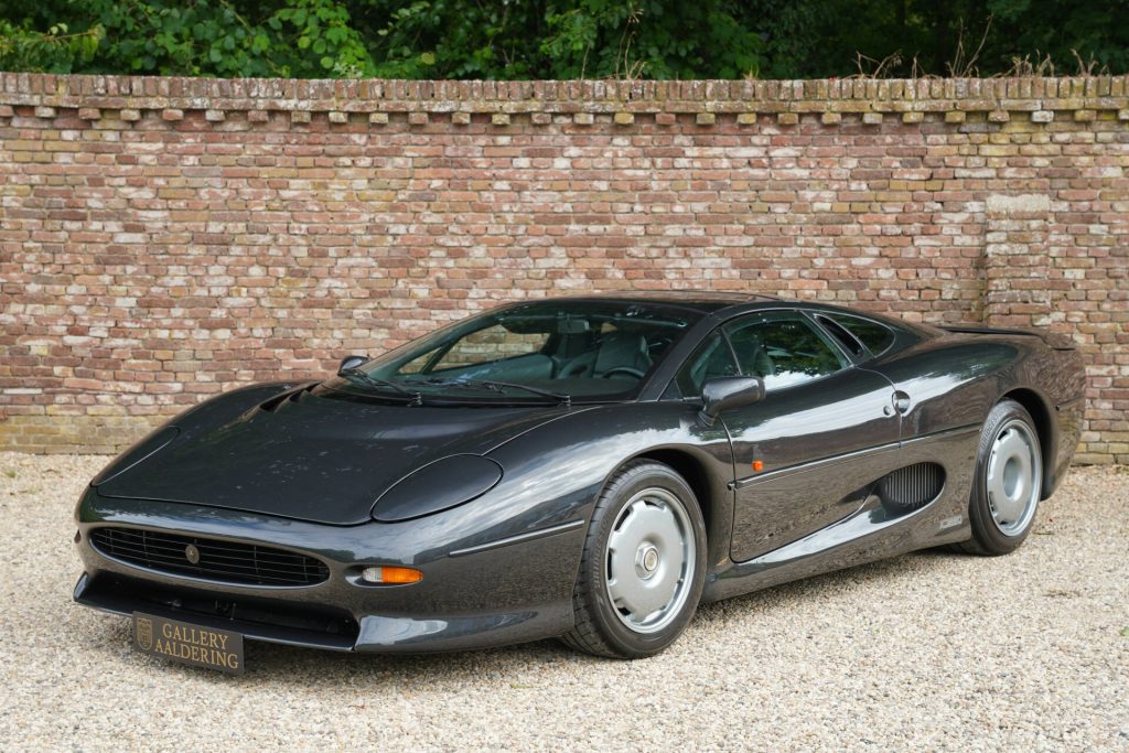 Jaguar XJ220