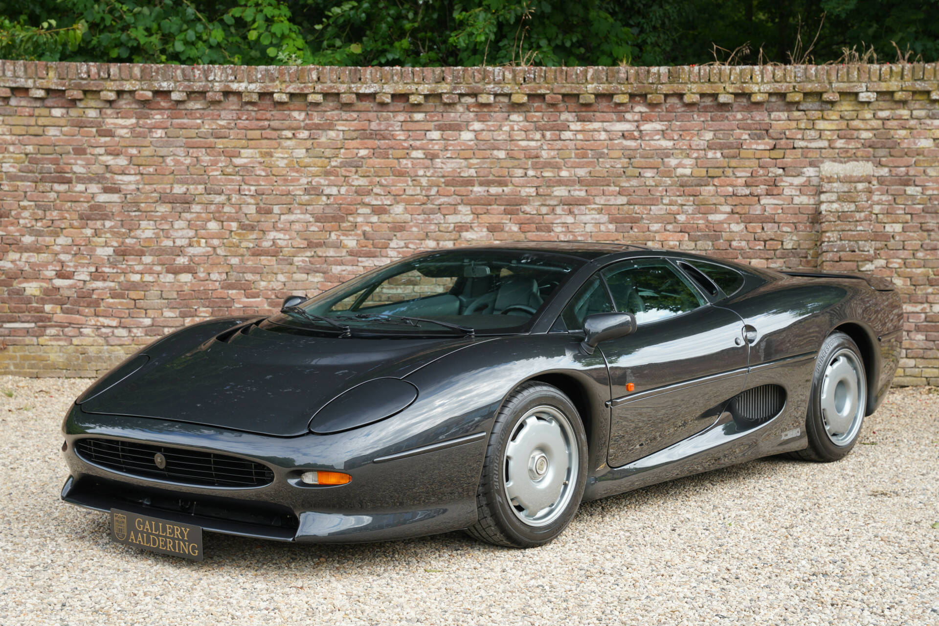 Jaguar XJ220