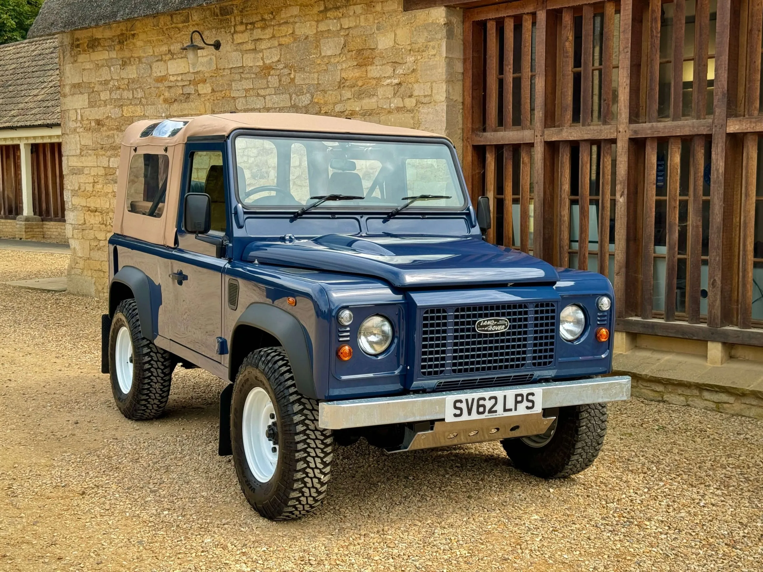 Land Rover Defender 90