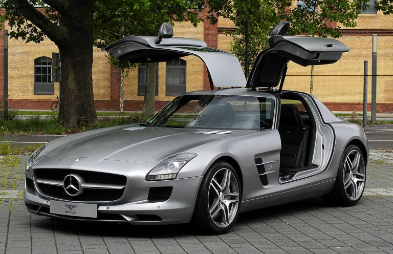 Mercedes-Benz SLS