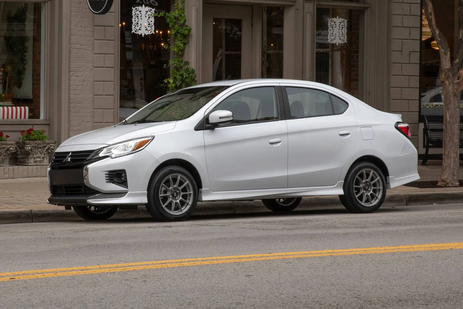 Mitsubishi Mirage G4